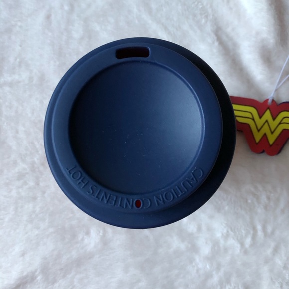 Wonder Woman Travel Mug - Picture 4 of 5